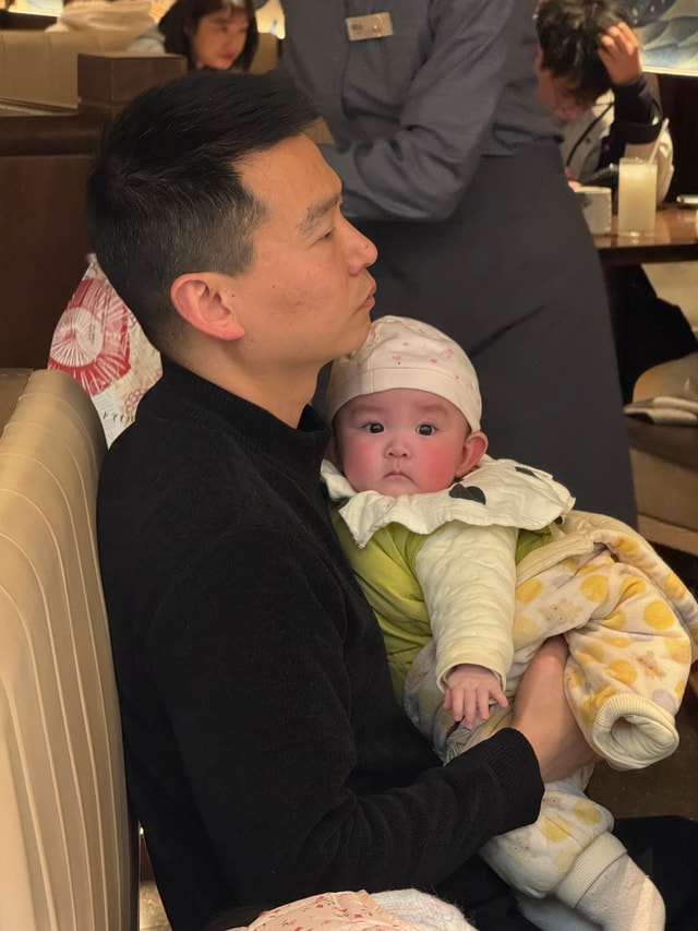 The baby seems so calm and enjoy stay with his dad
