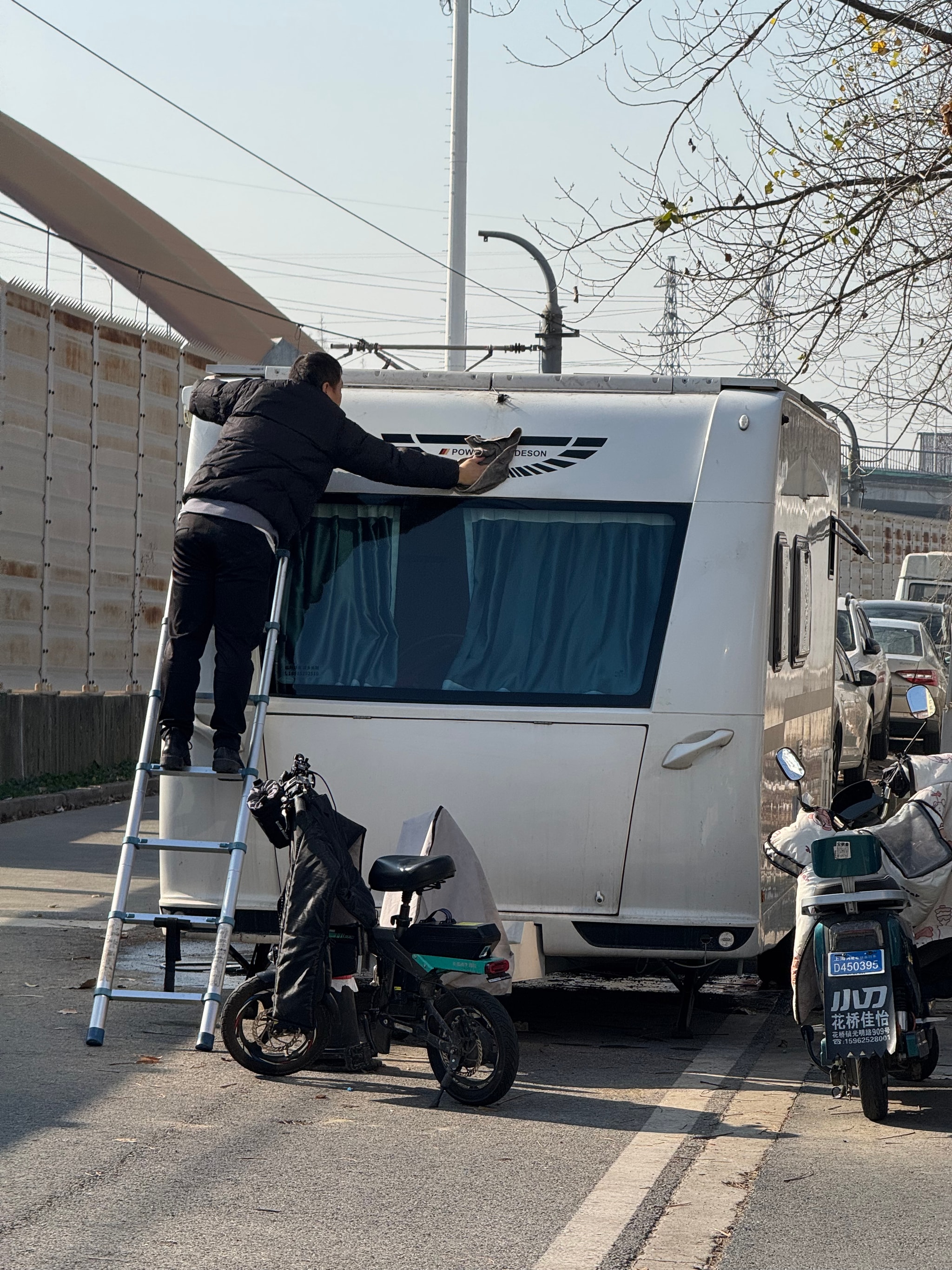 The Man clean his car
